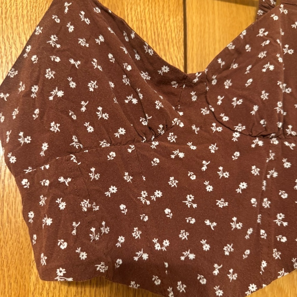 Kendall & Kylie Floral Red/Brown Crop Top - Picture 2 of 5